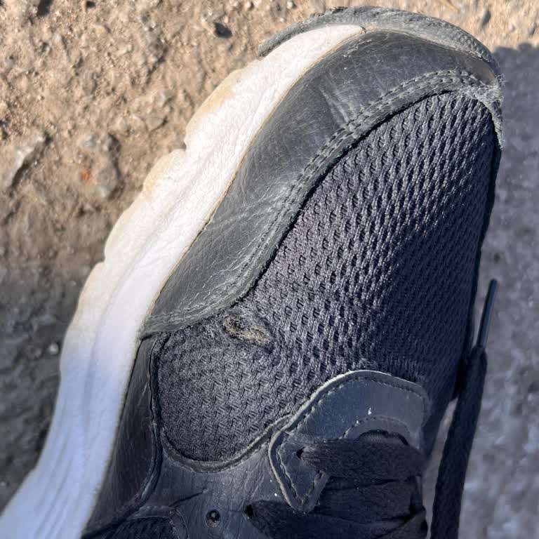 Nike Air Max Ayakkabıda Kısa Sürede Açılma Ve FLO İnceleme Reddi