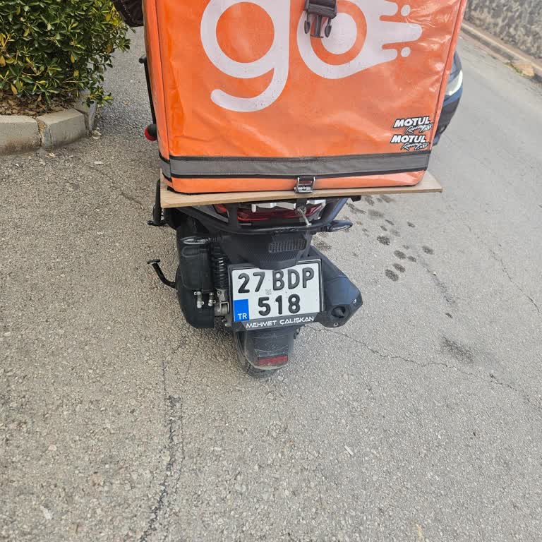 Kurye Kontrolsüz Girişi Ve Saygısız Davranışı Güvenliği Tehlikeye Atıyor