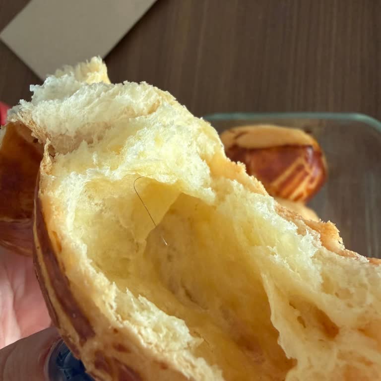 Pelit Pastanesi Poğaçalardan Birinin İçinden Kıl Çıktığını Gördük ve Bu Nedenle Ürünleri Tüketemedik