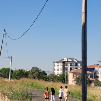 Tehlikeli Elektrik Direkleri Nedeniyle Güvenlik Endişesi