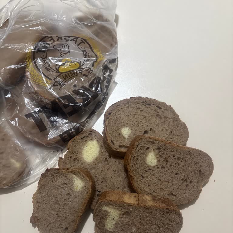 Rye ekmeğindeki anormal beyaz lekeler için şikayet ve denetim talebi