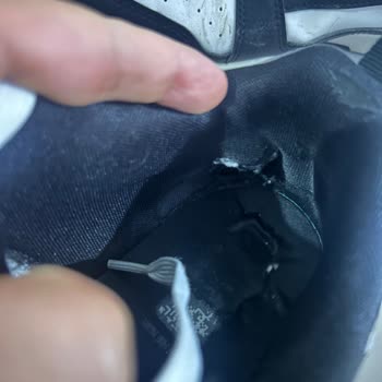 Kısa Sürede Deforme Olan Ayakkabıya İlgisiz İnceleme Hayal Kırıklığı