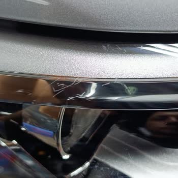 Renault Sıfır Araçta Teslimat Sırasında Çizikli Far Ve İlgisizlik