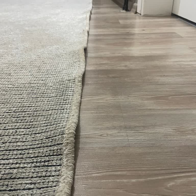 Gümüşsuyu Halı Kenar Kısımları Kırışık, Buruş Buruş Ve Çok Kötü Bir Görüntüye Sahipti.