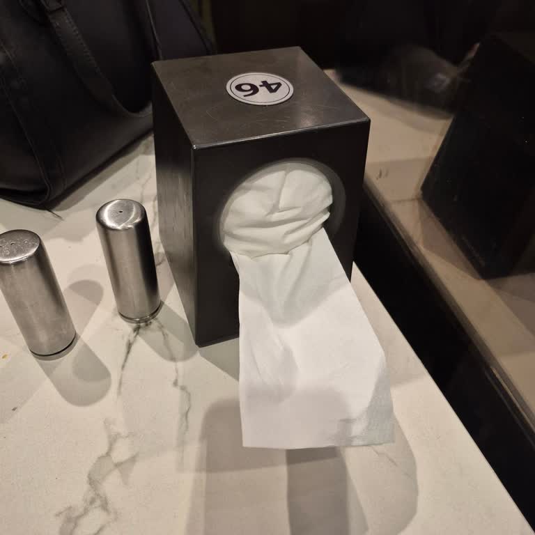 Personelin İlgisiz Ve Soğuk Tavrı Deneyimimizi Olumsuz Etkiledi