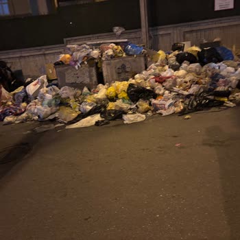 Maltepe Fındıklı Mahallesinde Sürekli Tekrarlayan Çöp Sorunu Yaşam Kalitemizi Düşürüyor