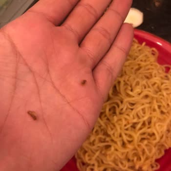 Indomie Hazır Noodle İçerisinden Kurt Çıkması ve Gıda Güvenliği Endişesi