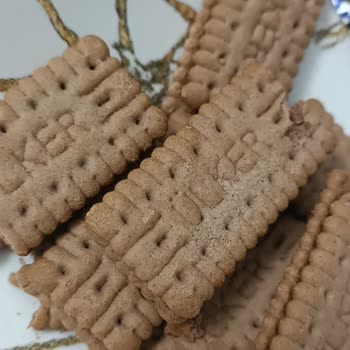 Çocuğuma Yedirdiğim Güvenilir Markadan Şüpheli Görünümlü Bisküvi Şoku!