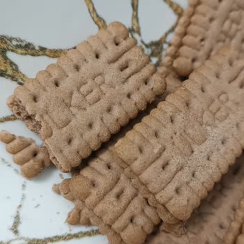 Çocuğuma Yedirdiğim Güvenilir Markadan Şüpheli Görünümlü Bisküvi Şoku!