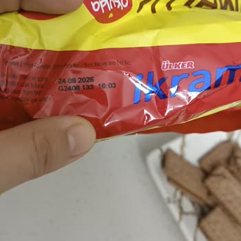 Çocuğuma Yedirdiğim Güvenilir Markadan Şüpheli Görünümlü Bisküvi Şoku!