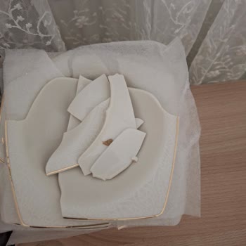 Schaferdan Aldığım Yemek Takımında Kırık Kaseler Ve Çözümsüz Geçen Bir Ay