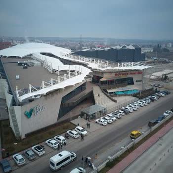 10 Burda AVM Mağaza Azlığı Ve Yoğunluk Nedeniyle Ziyaretçi Konforunu Düşürüyor
