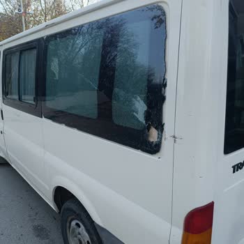 Belediye İş Makinesi Nedeniyle Aracımda Oluşan Hasarın Giderilmesini Talep Ediyorum