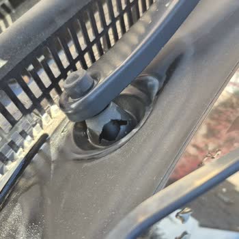 BMW X1'de Düşük Kilometrede Fitil Ve Lastik Aksam Çürümesi Hayal Kırıklığı