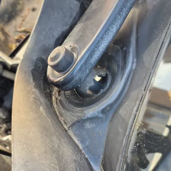 BMW X1'de Düşük Kilometrede Fitil Ve Lastik Aksam Çürümesi Hayal Kırıklığı