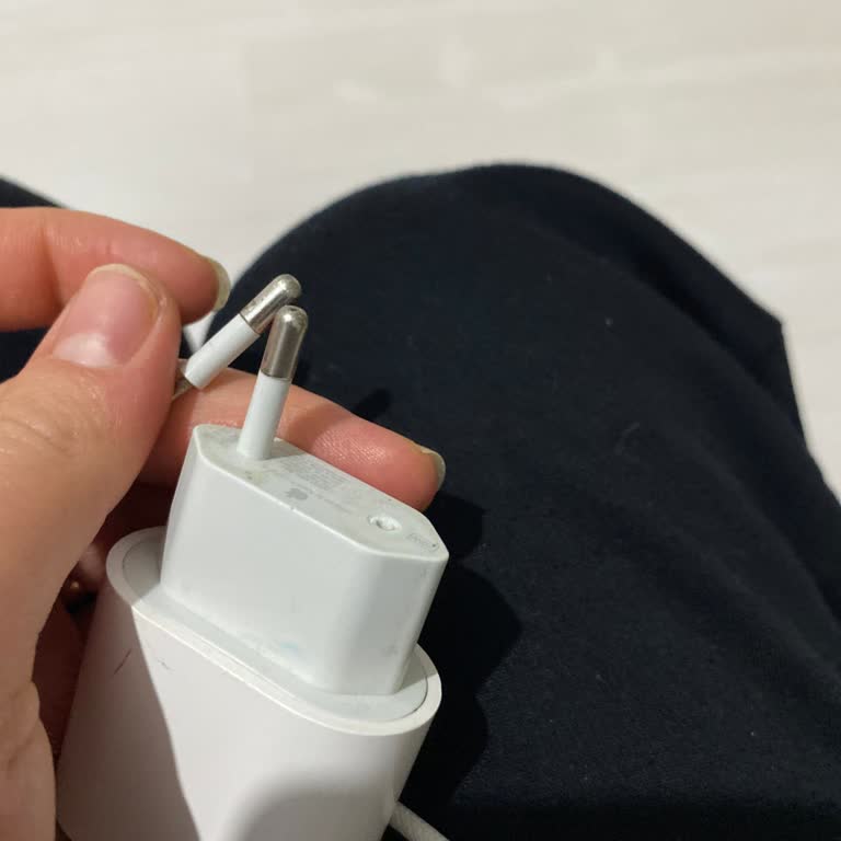 İpad Güç Adaptörünün Uçları Çıktı, Güvenlik Endişesi Yaşıyorum