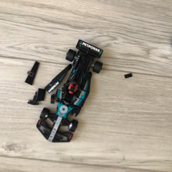 LEGO Setindeki Parçalar Sabit Durmuyor Oğlumun Oyuncağı Sürekli Dağılıyor!