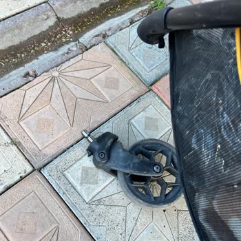 Bebek Arabası Tekerleği Kırıldı, Bebeğim Tehlike Atlattı