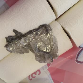 Maylo Peçete Paketinden Çıkan Yanmış Plastik Parçası Hijyen Endişesi Yarattı