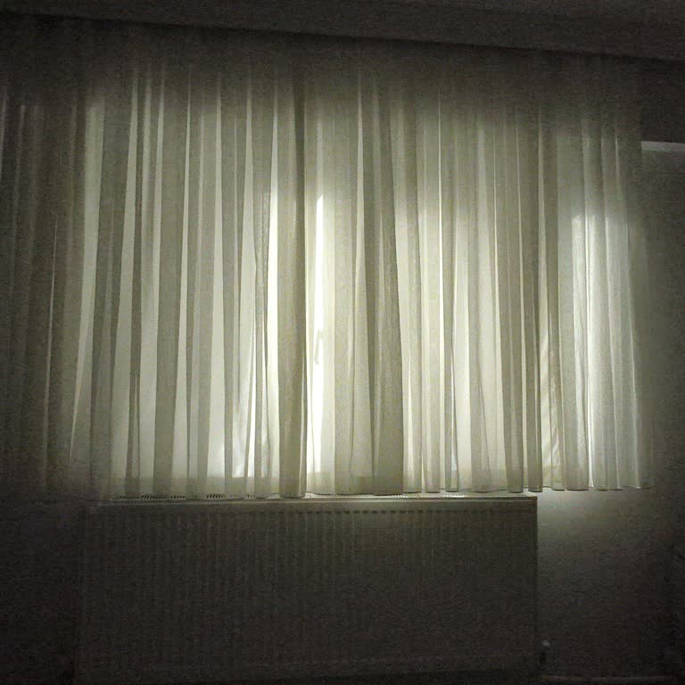 Beyaz Sokak Lambaları Evin İçine Aşırı Işık Veriyor Uyku Düzenimiz Bozuldu