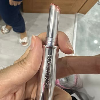 Mac Cosmetics Locked Kiss Serisi Rujda Üretim Hatası