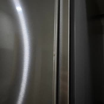 Siemens Ev Aletleri Buzdolabı İnox Yüzeyde Erken Soyulma Ve Paslanma Sorunu