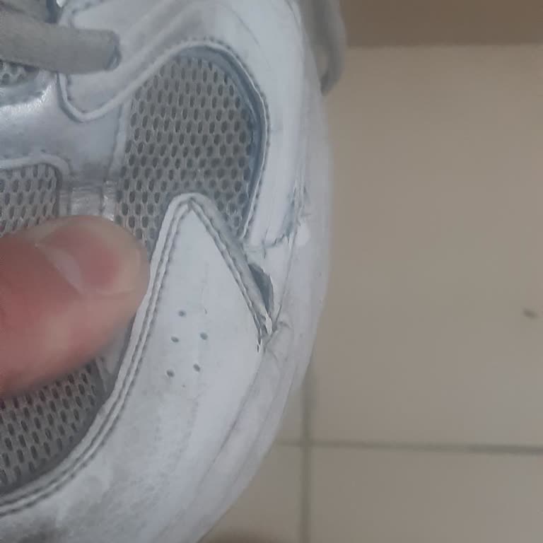 Kısa Sürede Açılan Ayakkabı İçin Değişim Talebim Reddedildi, Mağduriyetimin Giderilmesini İstiyorum