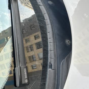 BMW 116i Ön Cam Fitilindeki Kronik Çatlaklar İçin Destek Talebi