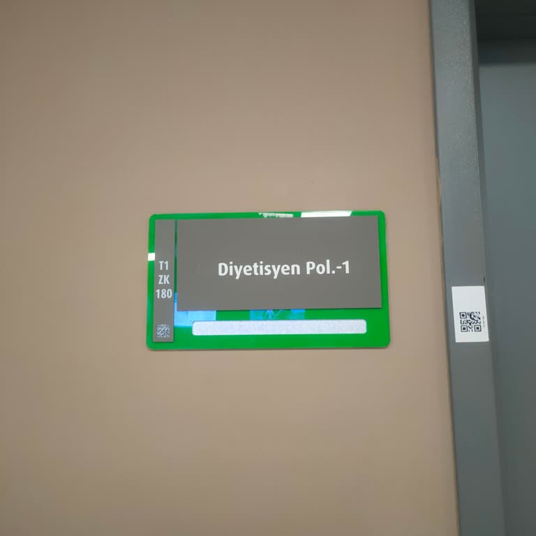 Manisa Şehir Hastanesi'nde Yetersiz Yönlendirme Hasta Güvenliğini Tehlikeye Atıyor