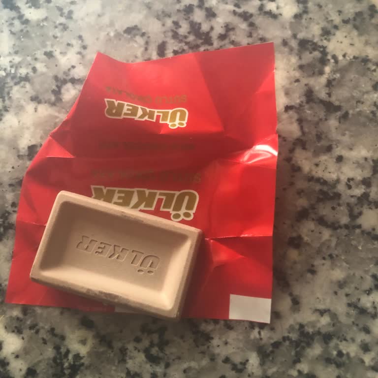 Aldığım Çikolata Bozuk Çıktı, Güvenim Sarsıldı