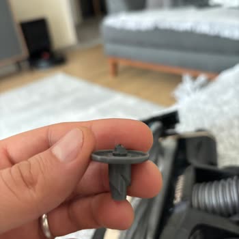 Philips Süpürge Başlığı Kendi Kendine Kırıldı Ve Eridi, Garanti Kapsamında Değişim İstiyorum