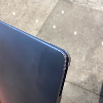Bir Ayda Çatlayan Macbook Kılıfı Ve İlgisiz Mağaza