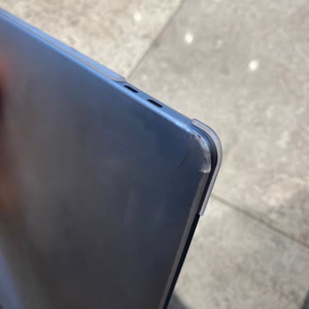 Bir Ayda Çatlayan Macbook Kılıfı Ve İlgisiz Mağaza