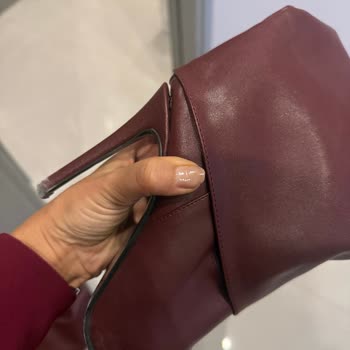 Sibel Durmaz İlk Kullanımda Topuğu Çıkan Çizme İçin Değişim Talebi