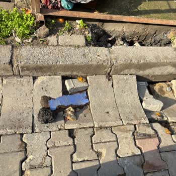 Çöken Kaldırım Nedeniyle Su Baskını Ve Mağduriyet