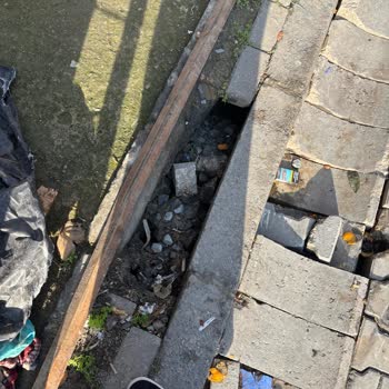 Çöken Kaldırım Nedeniyle Su Baskını Ve Mağduriyet