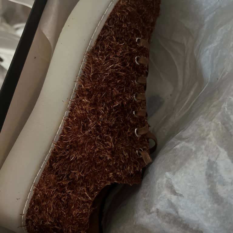 Elle İnternetten Alınan Ayakkabının Büyük Kalıp Ve Değişim Süreci Mağduriyeti