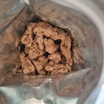 Bozuk Çıkan Chocovia Milk Chocolate Pistachio Cluster