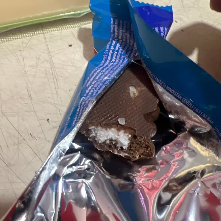 Eti Gıda Üründen Çıkan Sert Madde