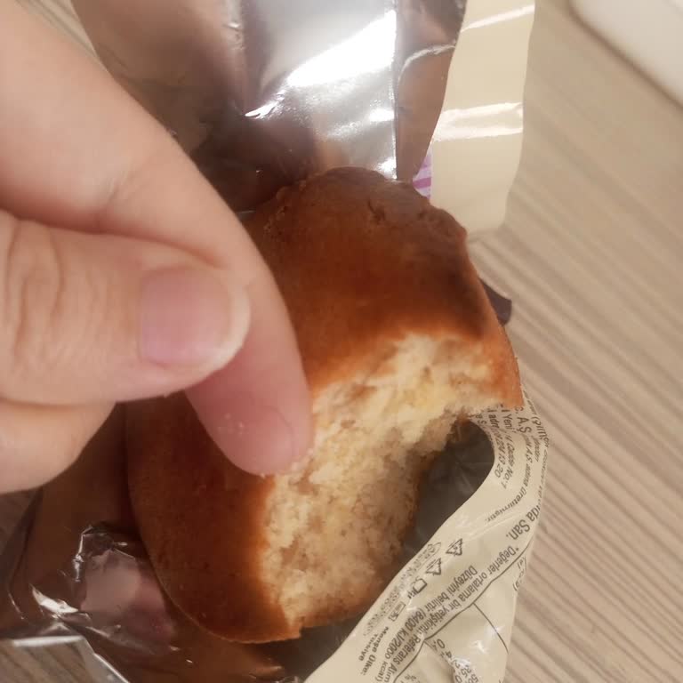 A101'den Alınan Meyveli Kekten Kıl Çıkması Ve Hijyen Endişesi