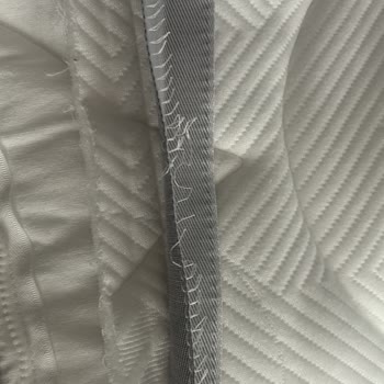 Garantili Yatak Pedinin Dikişleri Yıkamada Söküldü Servis Kullanıcı Hatası Dedi