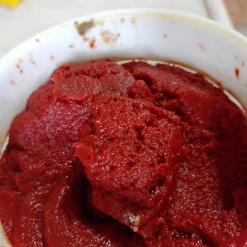 Küflü Salça Teslimatı Ve İletişimsiz Market: Gıda Güvenliği Ve Mağduriyet