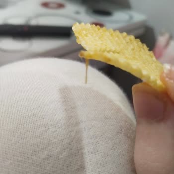 Ruffles Cipsin İçinde İp Ve Yabancı Maddeyle Karşılaştım, Sağlığım Tehlikeye Girdi