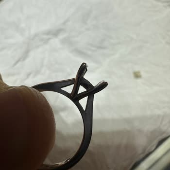 Tektaş Yüzüğümün Taşı Kısa Sürede Düştü, Tamir İçin Ücret Talep Edildi