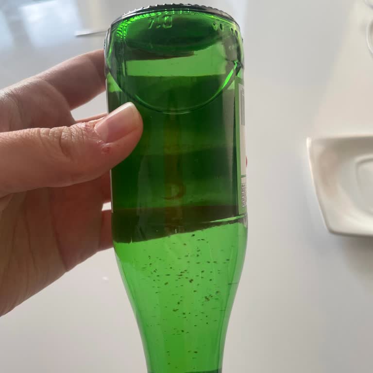 Maden Suyu Şişelerinde Koyu Renkli Parçalar Endişesi