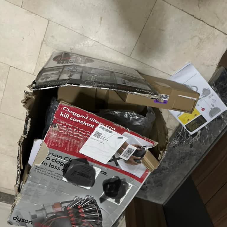 Dyson Servisinden Gelen Ürün Yıpranmış Kutuda Teslim Edildi