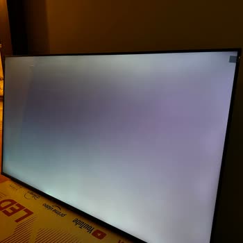 Axen TVde Bariz Işık Sızması Var Firma Sorunu Kabul Etmiyor