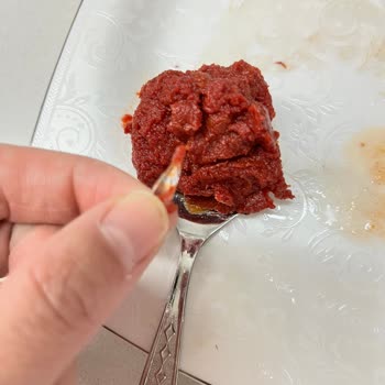 Tat Gıda Domates Salçasının İçinden Keskin Bir Cam Parçası Çıktı