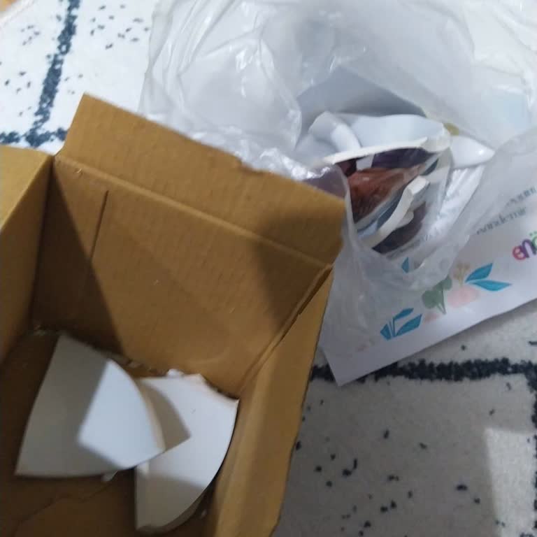 Kırık Kupa Bardak Ve Aras Kargo'dan Yetersiz Müşteri Desteği