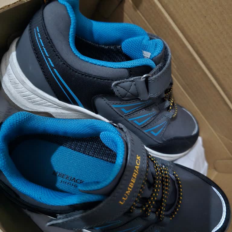 Su Geçirmez Diye Satılan Ayakkabı İlk Kullanımda Su Aldı